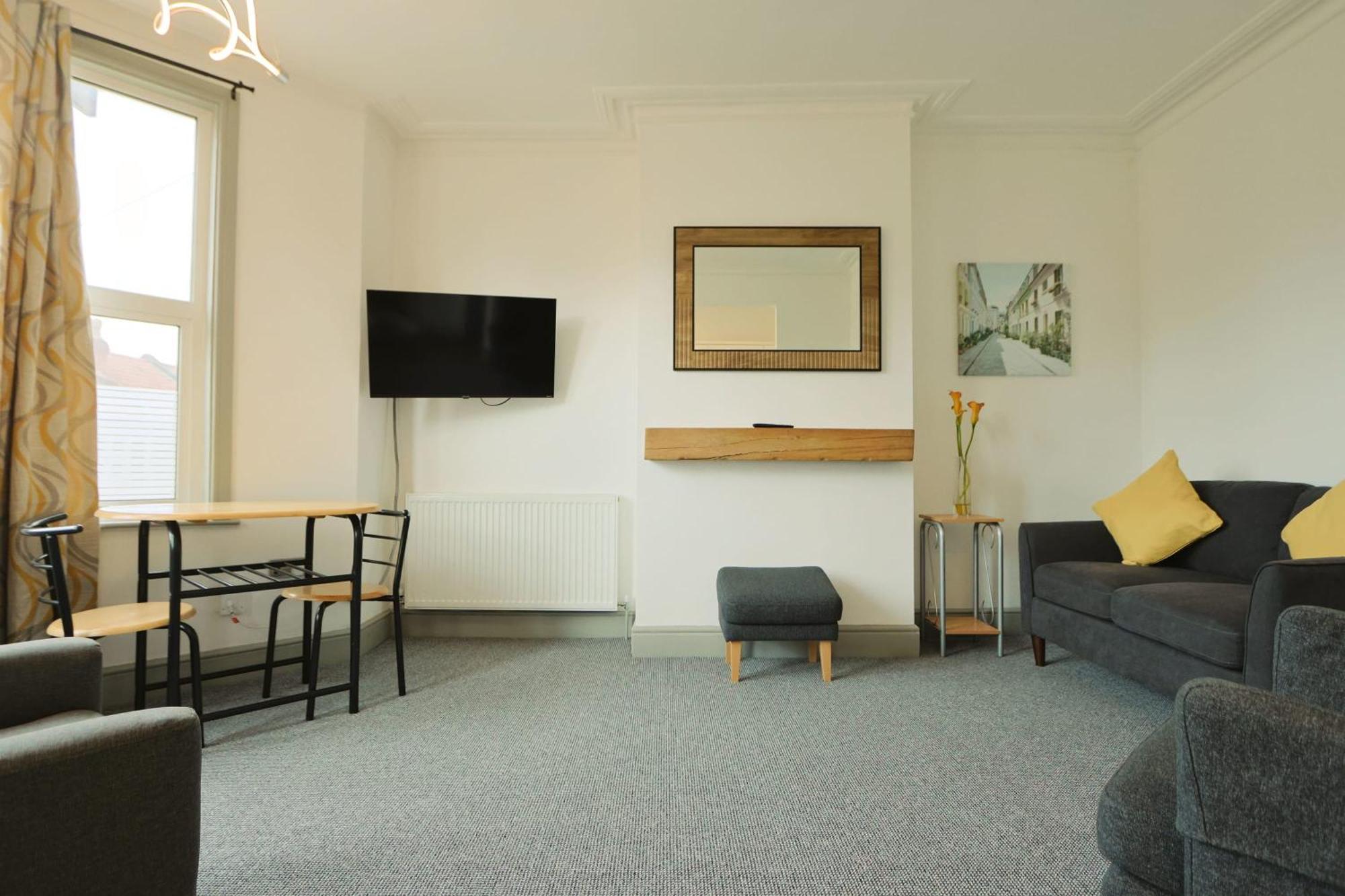 Apartment Winchester Two Bedroom In Brislington *