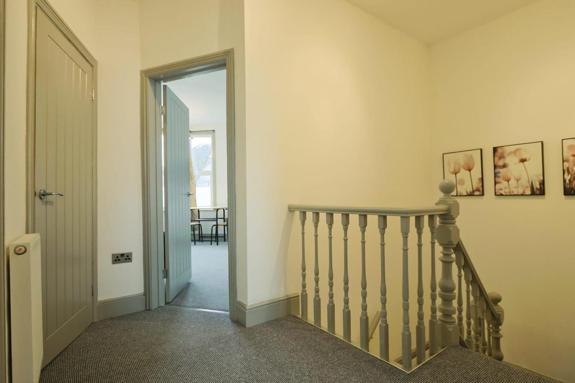 Winchester Two Bedroom In Brislington Apartment