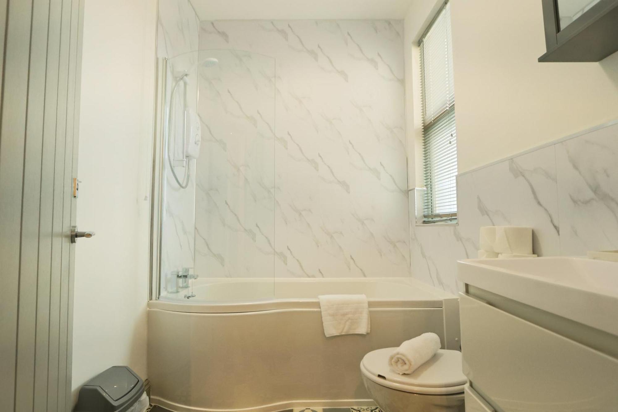 Winchester Two Bedroom In Brislington Apartment